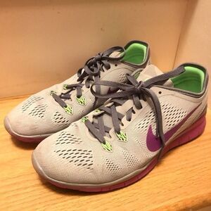 Nike Sz 7 Athletic Sneakers